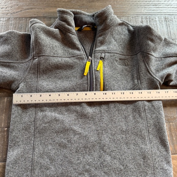 The North Face Boys LG Gray Yellow 1/2 Zip Fleece Pullover Sweatshirt Sweater - Picture 2 of 9